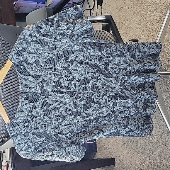 3 For $15 EUC Ann Taylor Lace and Pleated Top - Picture 6 of 7